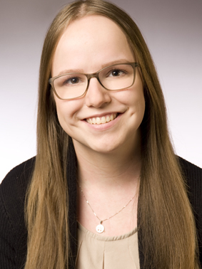 Frau Alina Bunk